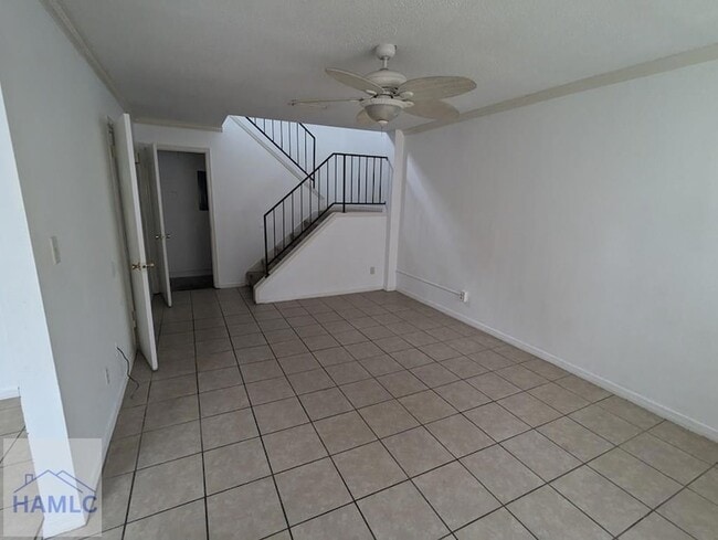 Building Photo - 817 Lesa St