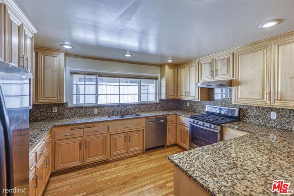 Foto principal - 3 br, 1.5 bath House - 2686 N Beverly Glen...