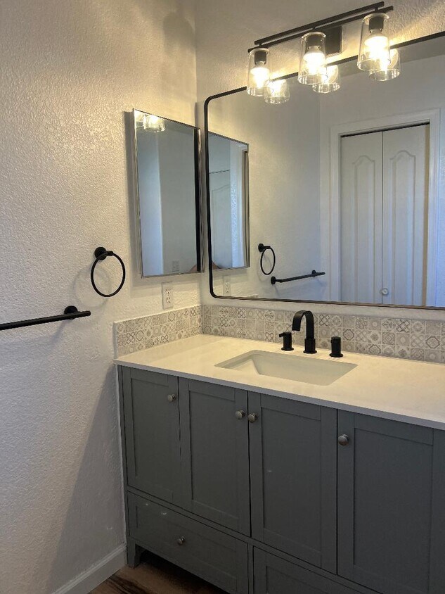 Foto principal - 5484 W Dove of Peace Dr