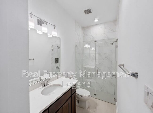 Building Photo - 809 Jamestown Ln