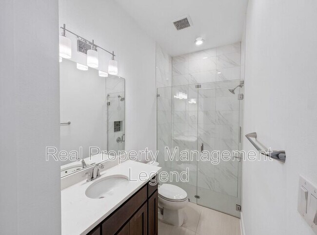 Foto del edificio - 809 Jamestown Ln