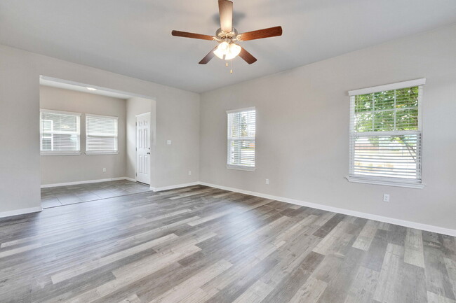 Building Photo - "Charming 3-Bed, 3-Bath Retreat in San Mar...