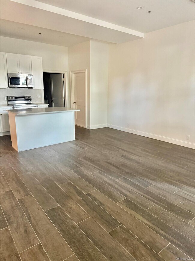 Foto del edificio - 108 Hempstead Turnpike