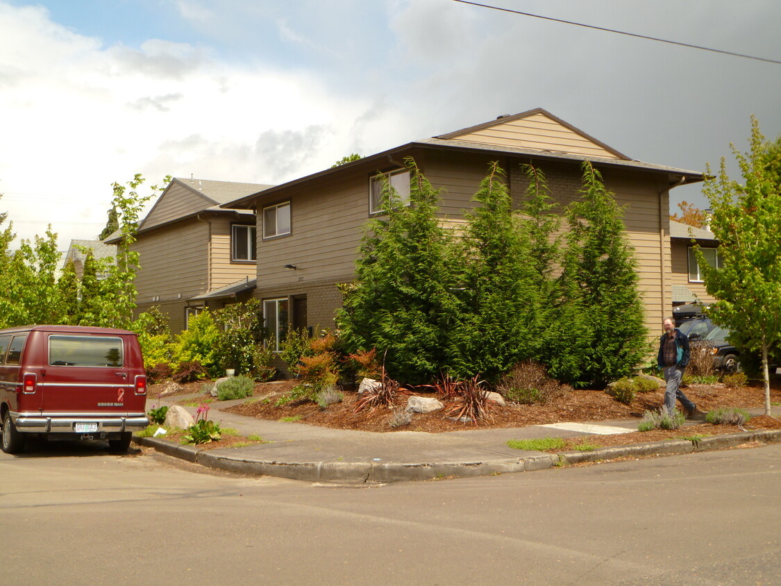 Foto principal - Clinton Abernathy Gorgeous Remodel 1br Har...