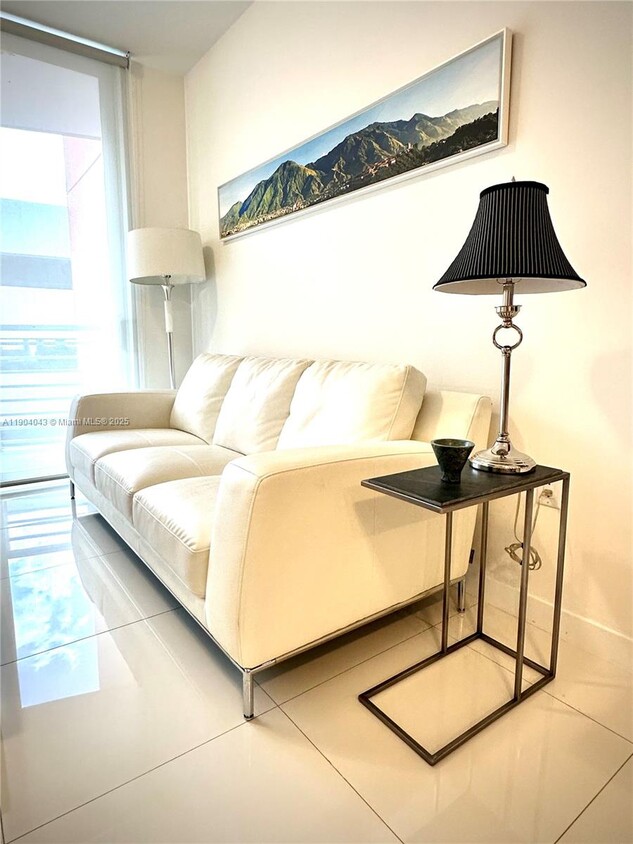 Foto principal - 7661 NW 107th Ave