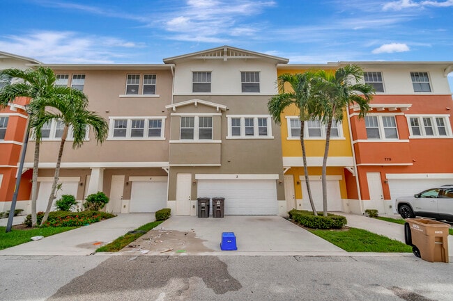 Building Photo - 770 Millbrae Ct