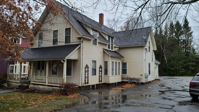 Building Photo - 1252 Main St