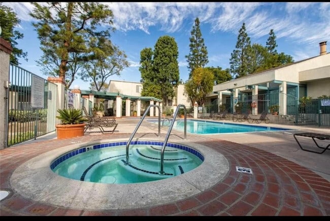 pool - 5700 Etiwanda Ave