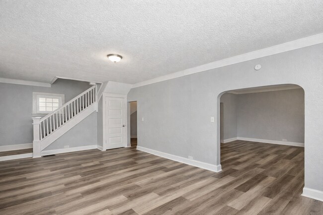 Foto del edificio - 1051 N Mount Street