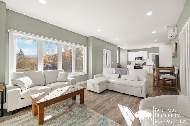 Foto del edificio - Brand new fully furnished home available f...