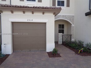 Building Photo - 2514 SE 29th Dr