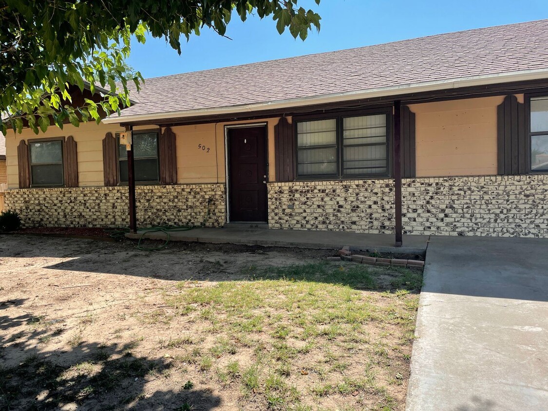 Primary Photo - 4 br, 2 bath House - 502 E. La Paloma