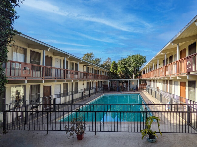 Building Photo - 3600 Carmona Ave