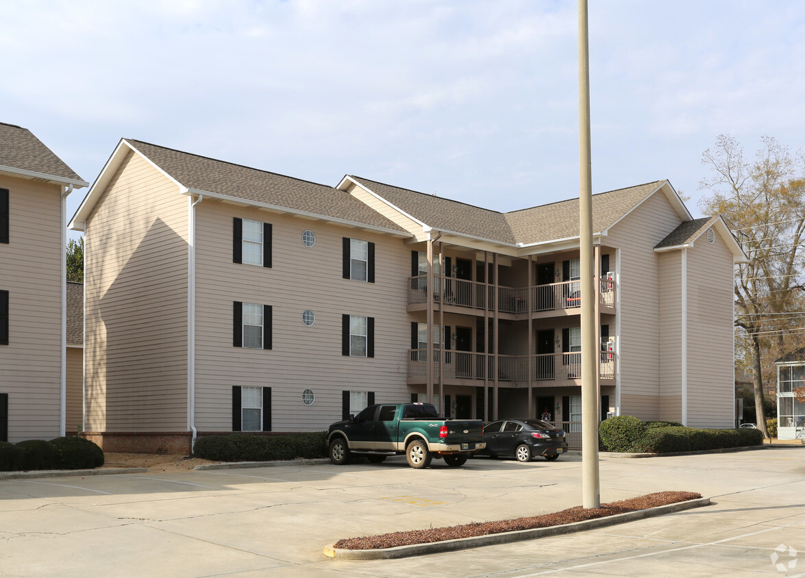 Building Photo - Eagle Pointe Condos