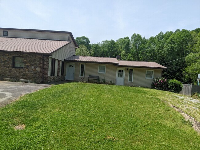 Foto del edificio - 313 Anderson Rd