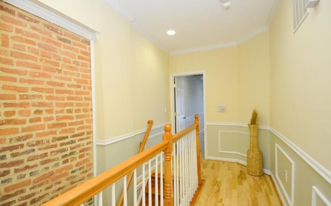 Building Photo - 2326 E Fayette St