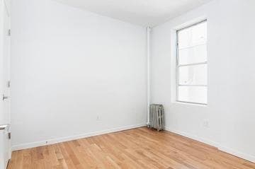 Building Photo - 572 E 26th St