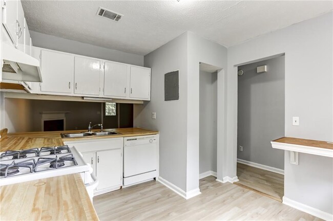 Building Photo - 349 W Post Oak SW Xing