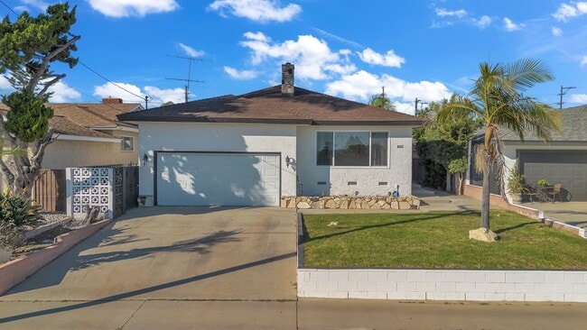 Photo - 1621 W 122nd St House