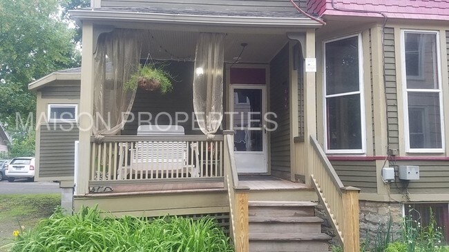 Building Photo - 287 Meigs St