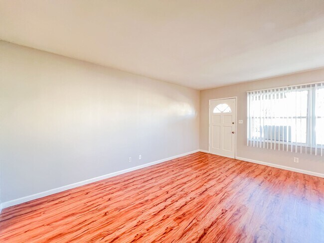 Foto del edificio - 4640 E 4th St