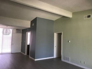 Building Photo - 660 W Bonita Ave