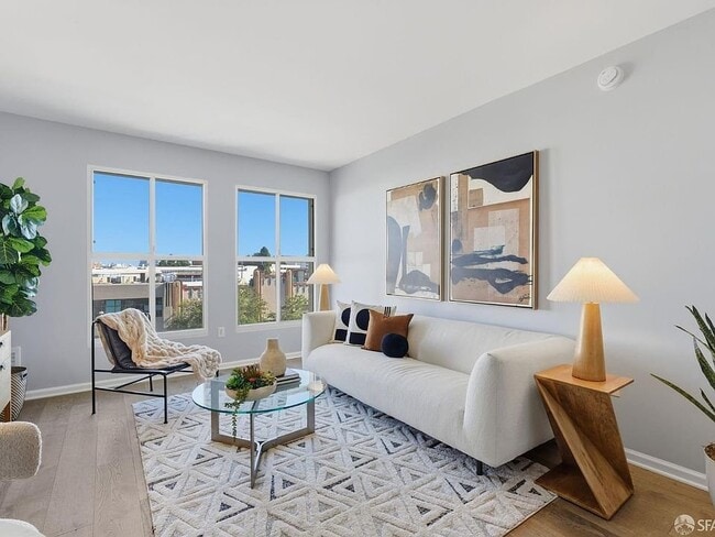 Photo - 140 S Van Ness Ave Apartment