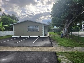 Building Photo - 305 N 61st Ave