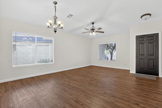 Foto del edificio - 15481 W Mauna Loa Ln