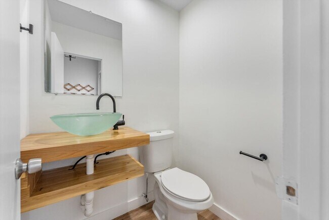 Foto del edificio - 850 Hill Dr