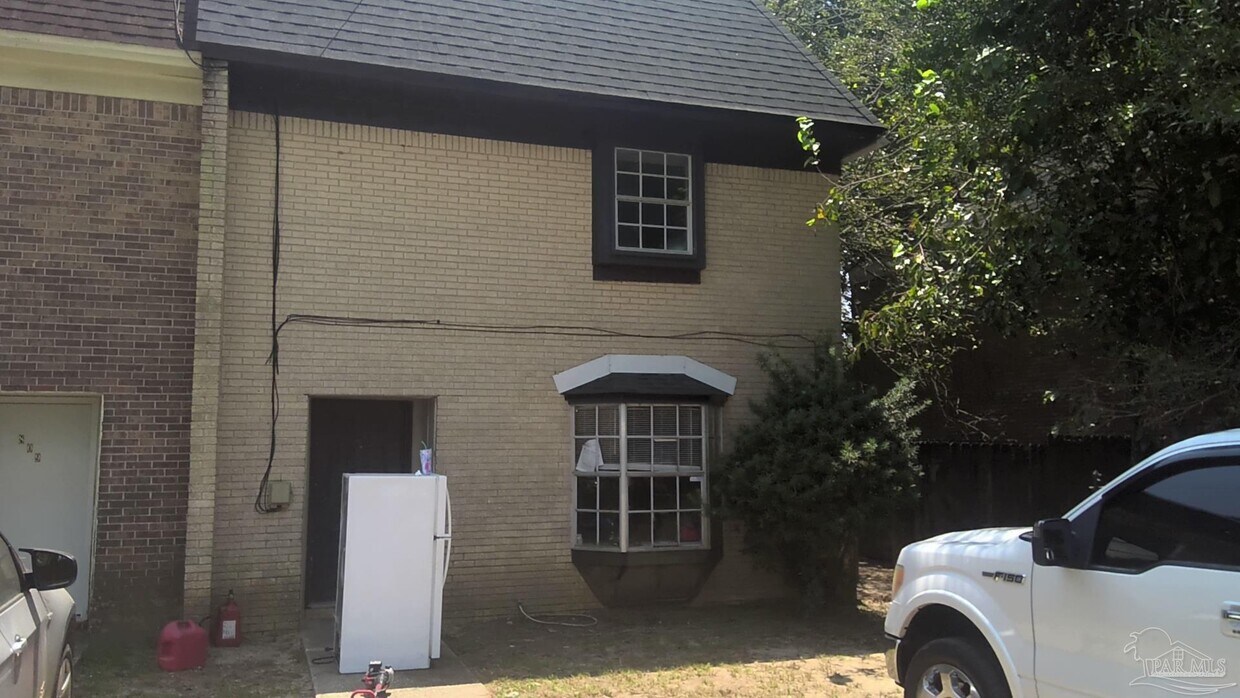 Primary Photo - 811 Massachusetts Ave