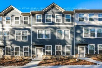 Building Photo - 8009 Roest Ln