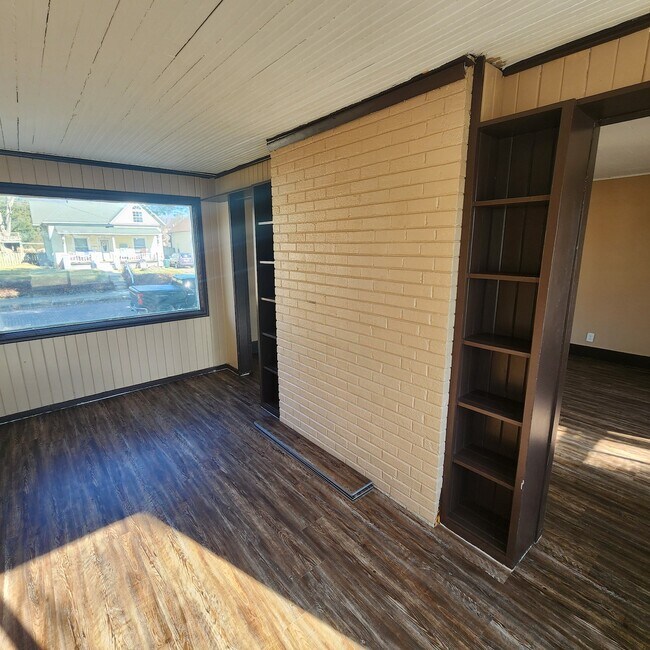 Foto del edificio - 208 E Roselawn St