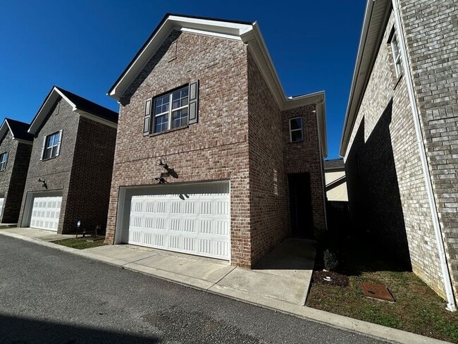 Building Photo - 2656 Lakevilla Dr
