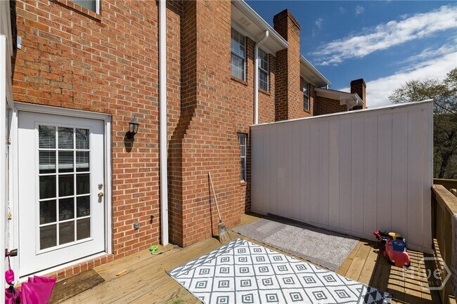 Foto del edificio - 156 Sleepy Creek Dr