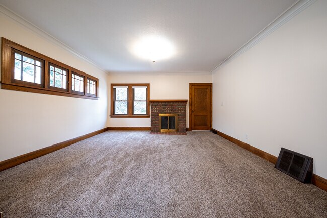 Building Photo - 2939 Lincoln St NE