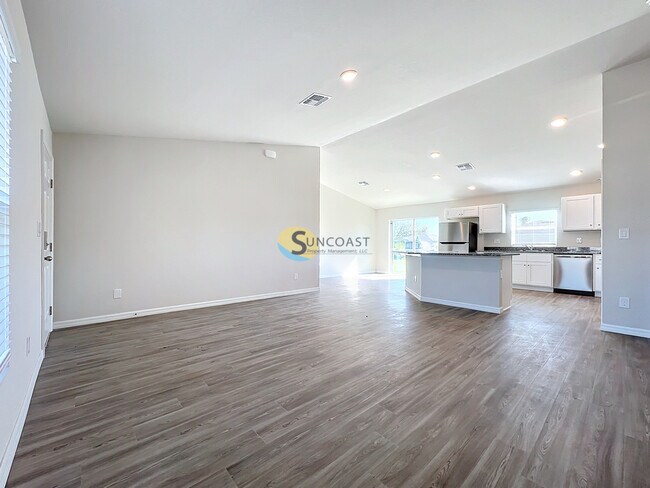 Foto del edificio - TOUR TODAY - Modern 4-Bedroom Home for Ren...