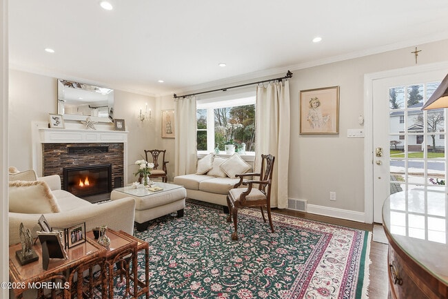 Building Photo - 96 Lakeshore Dr