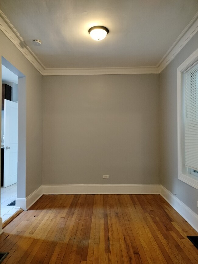 Foto del edificio - 7408 S Eberhart Ave