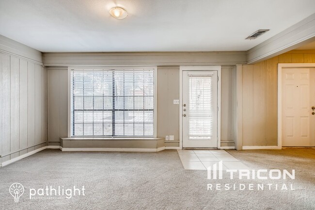 Building Photo - 100 Hacienda Dr