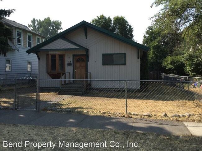 Building Photo - 2 br, 1 bath House - 11 NW McKay Ave.