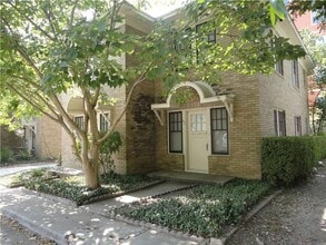 Building Photo - 707 1/2 Graham Pl