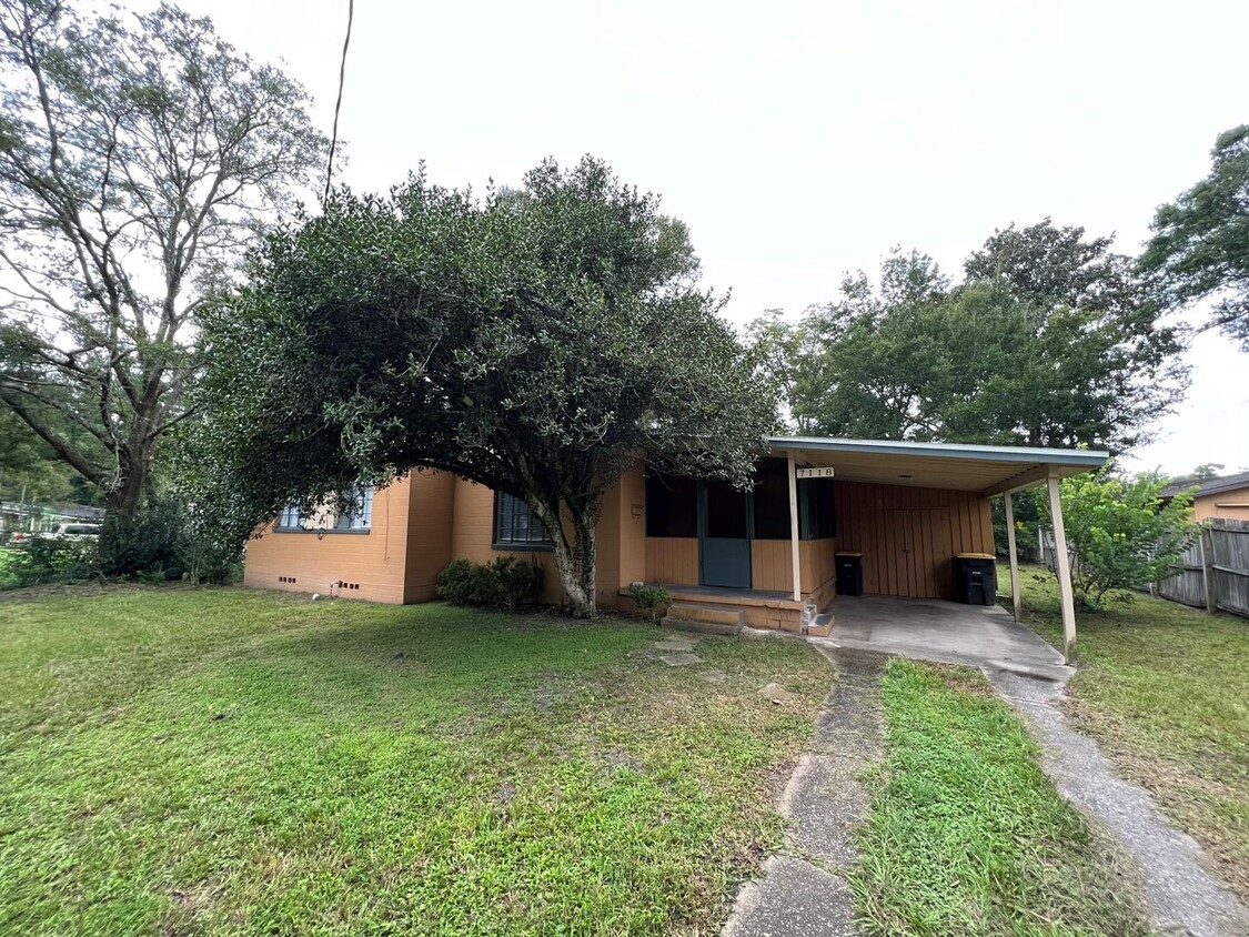 Primary Photo - Recently Updated 3/1 889sq ft home. with u...