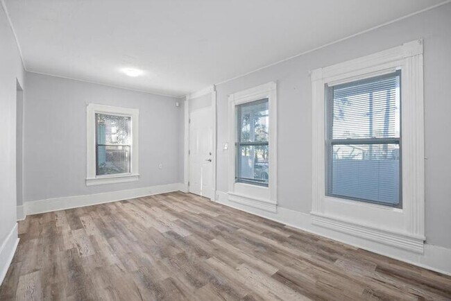 Foto del edificio - 1648 W 36th St