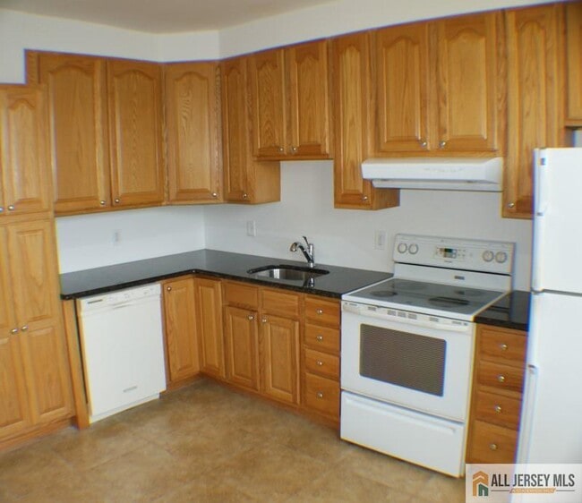 Building Photo - 110 Willow Ave