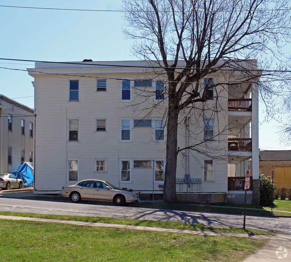 Primary Photo - 1934 Boulevard Ave