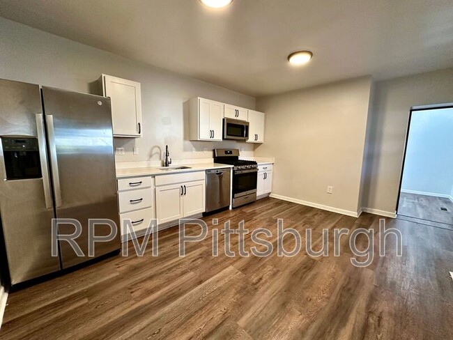Building Photo - 2123 Sidney St
