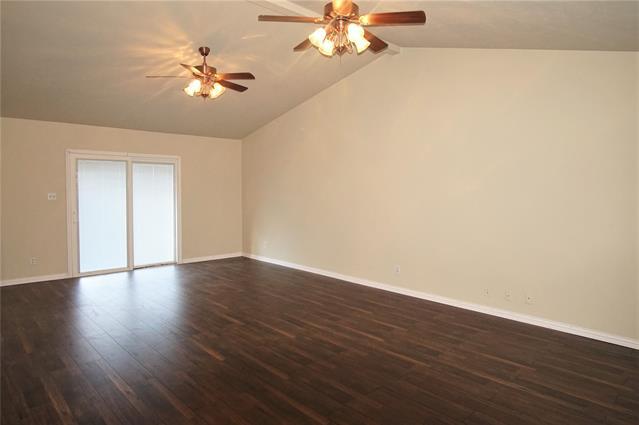 Foto del edificio - 521 English Oak St