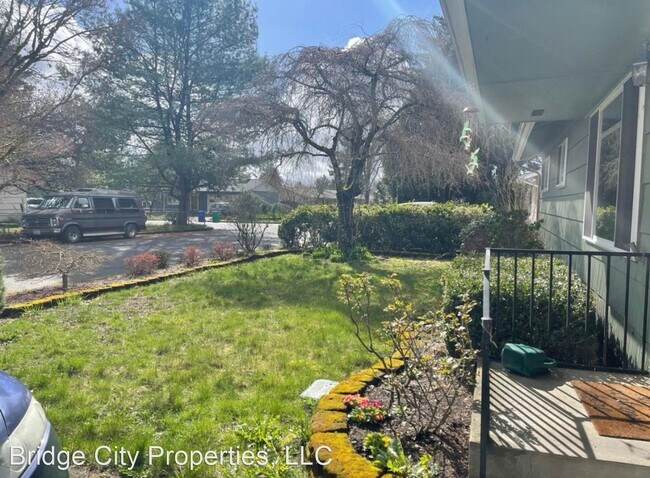 Building Photo - 3 br, 1 bath House - 1435 SE 151st. AVe