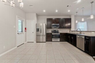 Building Photo - 18682 Legend Oaks Dr